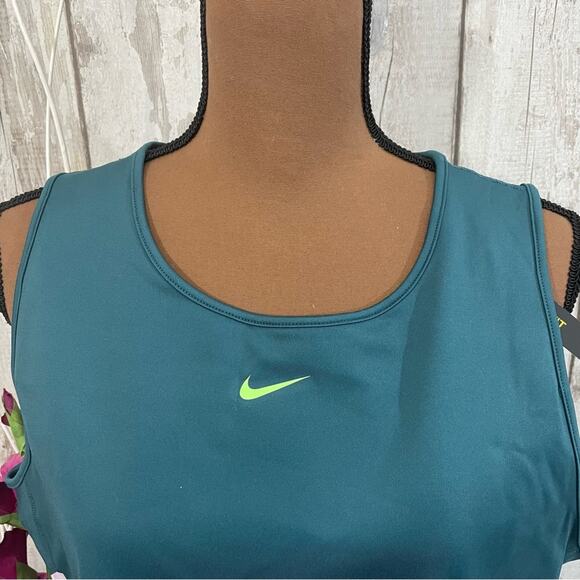 Nike - NWT Colorblock Workout Cropped Tank - Picture 5 of 11